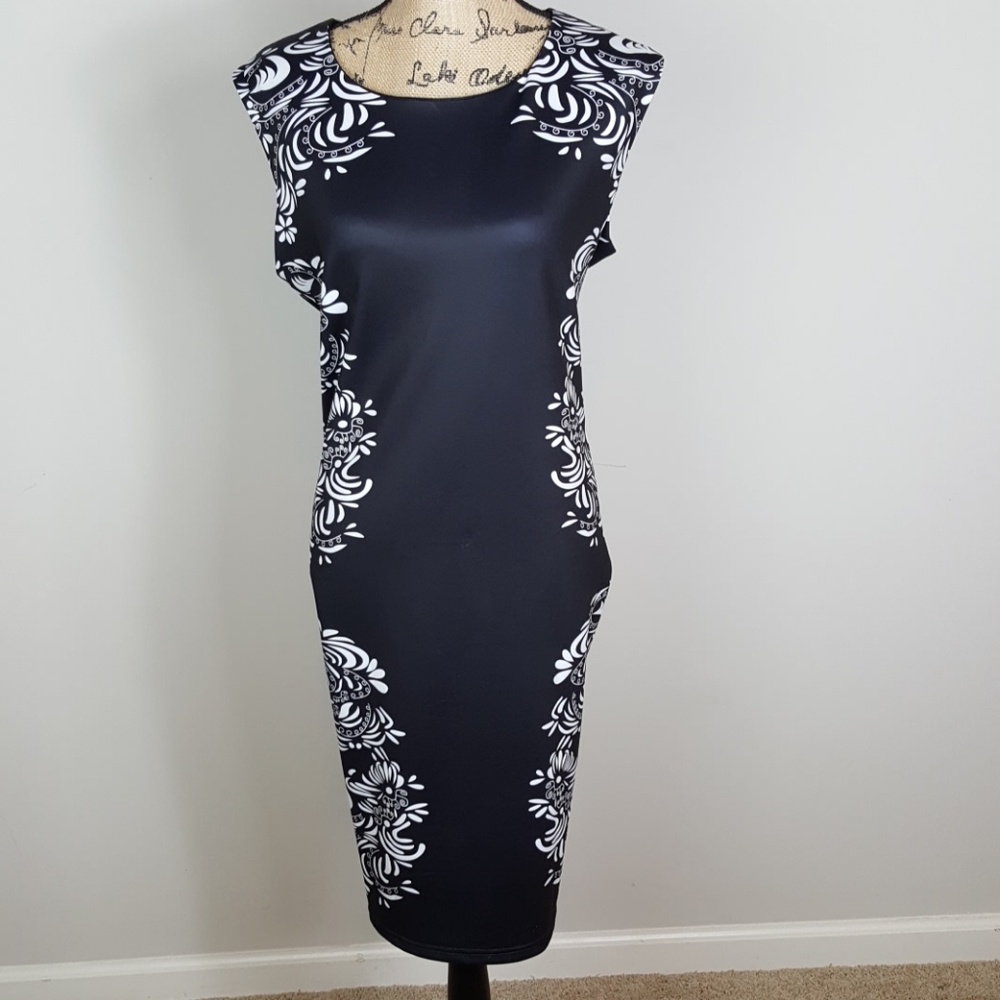 Va-Voom Figure flattering sleeveless dress